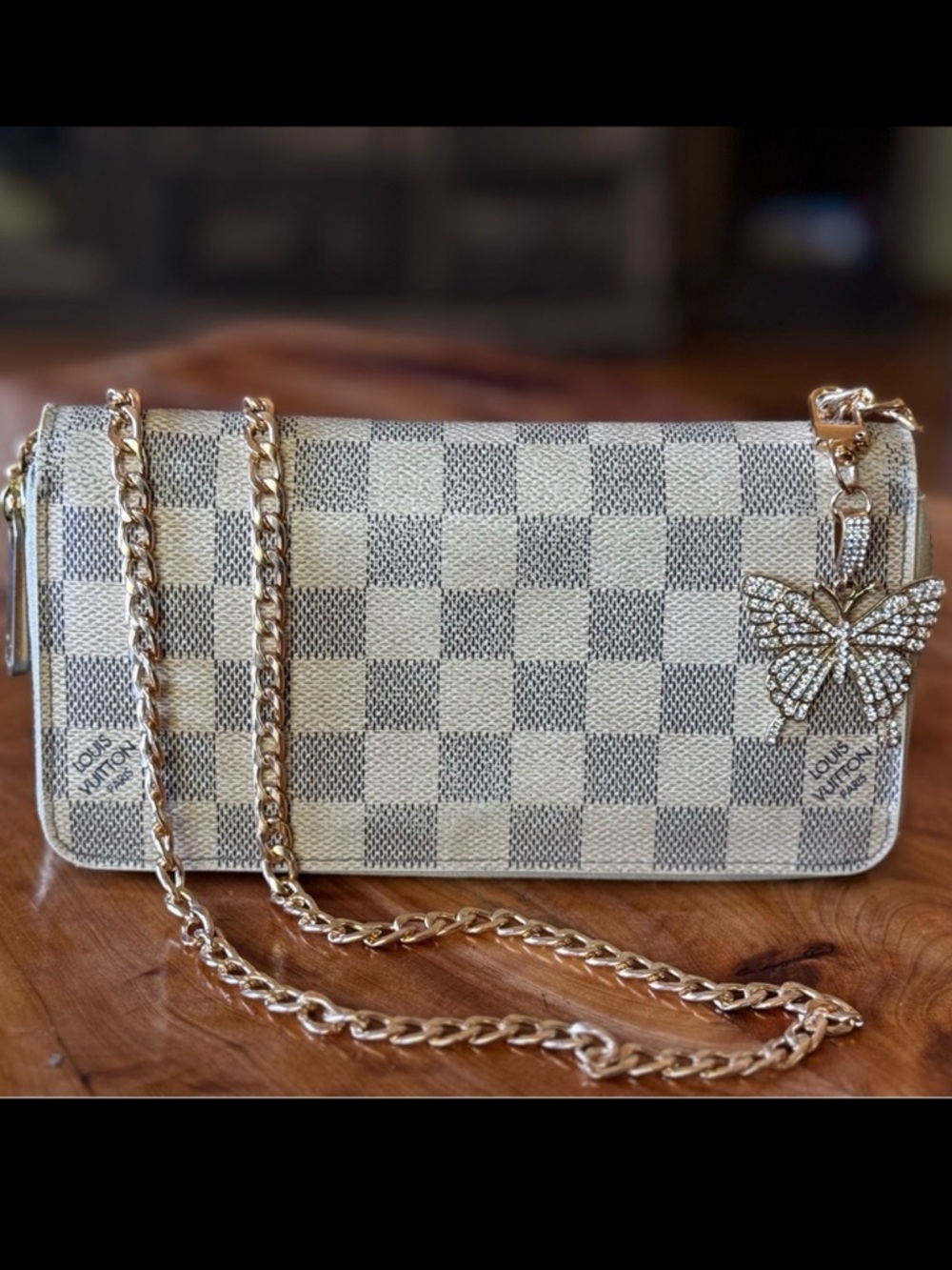 Louis Vuitton
2009 Damier Azur Pattern Zippy Organizer Wallet & unbranded chain - Picture 3 of 16
